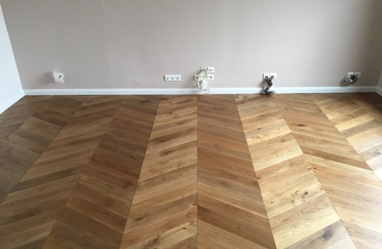 Nouveau : parquet vieilli Point de Hongrie