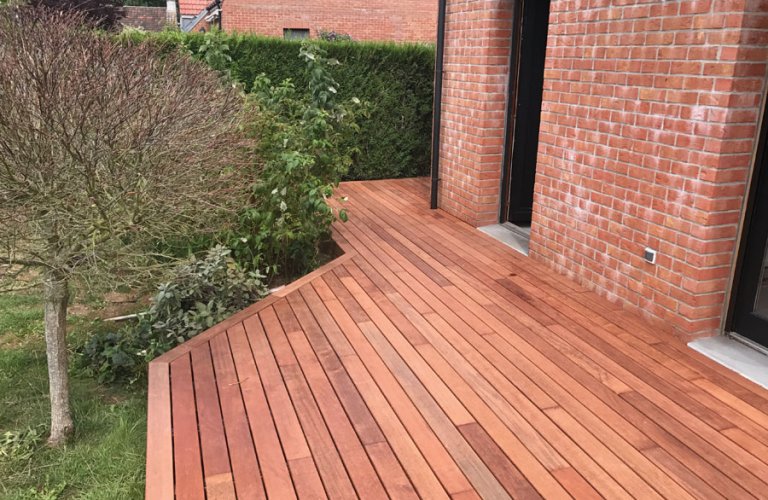 Terrasse Softline Merbau à Deûlemont