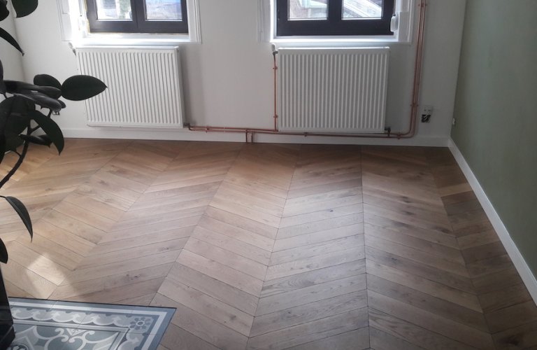 Parquet vieilli chevron point de hongrie à Hellemmes