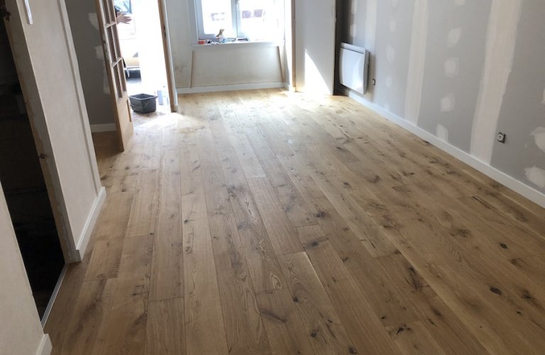 Pose d'un parquet contrecollé semi-massif chêne Fermette - La Madeleine