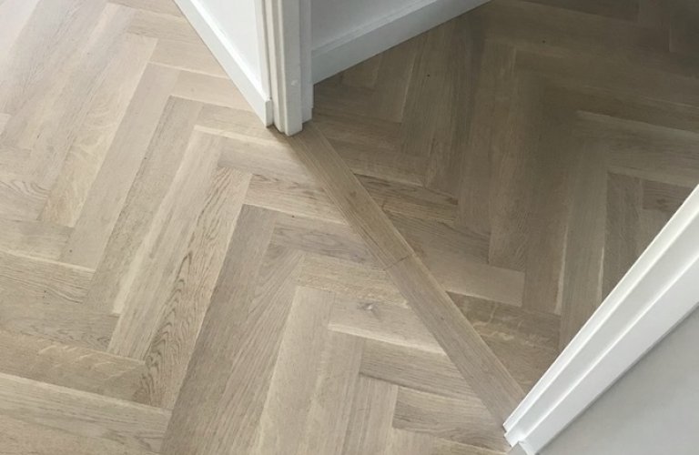 Parquet Prestige chêne Baltic huilé blanc à Mérignies