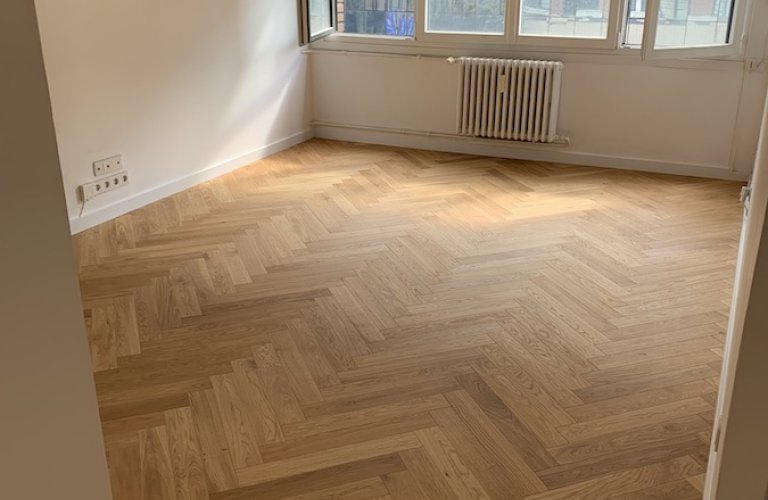 POSE D'UN PARQUET CHÊNE NATUREL BATON ROMPU