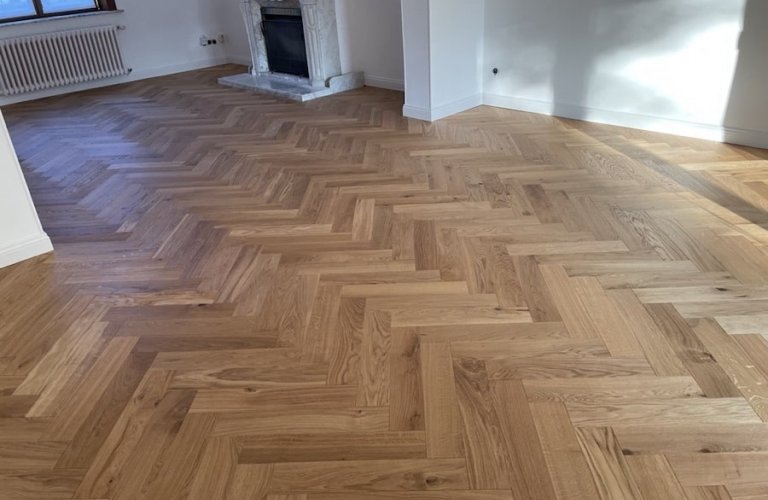 PARQUET BATON ROMPU 105MM - ABLAIN SAINT NAZAIRE + PLINTHES MOULUREES A LA FRANÇAISE
