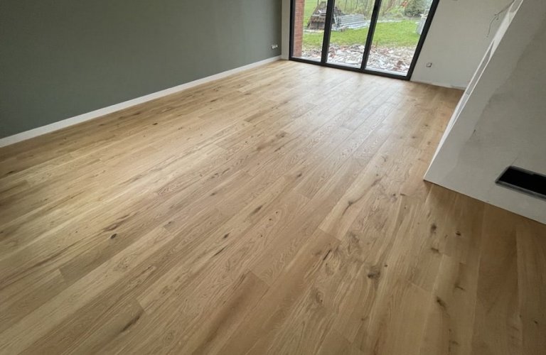 Pose d'un parquet contrecollé semi-massif ARACHIDE FERMETTE NATUREL à Somain