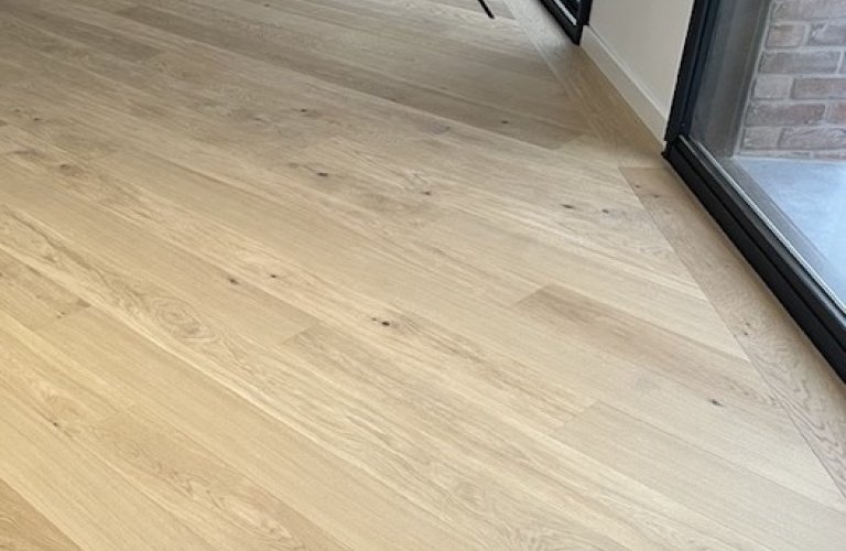 CHÊNE ANIMOSO AUTHENTIC 181  - POSE EN DIAGONALE