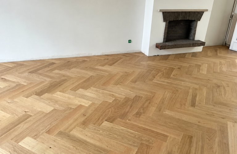 POSE D'UN PARQUET BÂTON ROMPU CHÊNE NATUREL – SECTEUR D'ARRAS